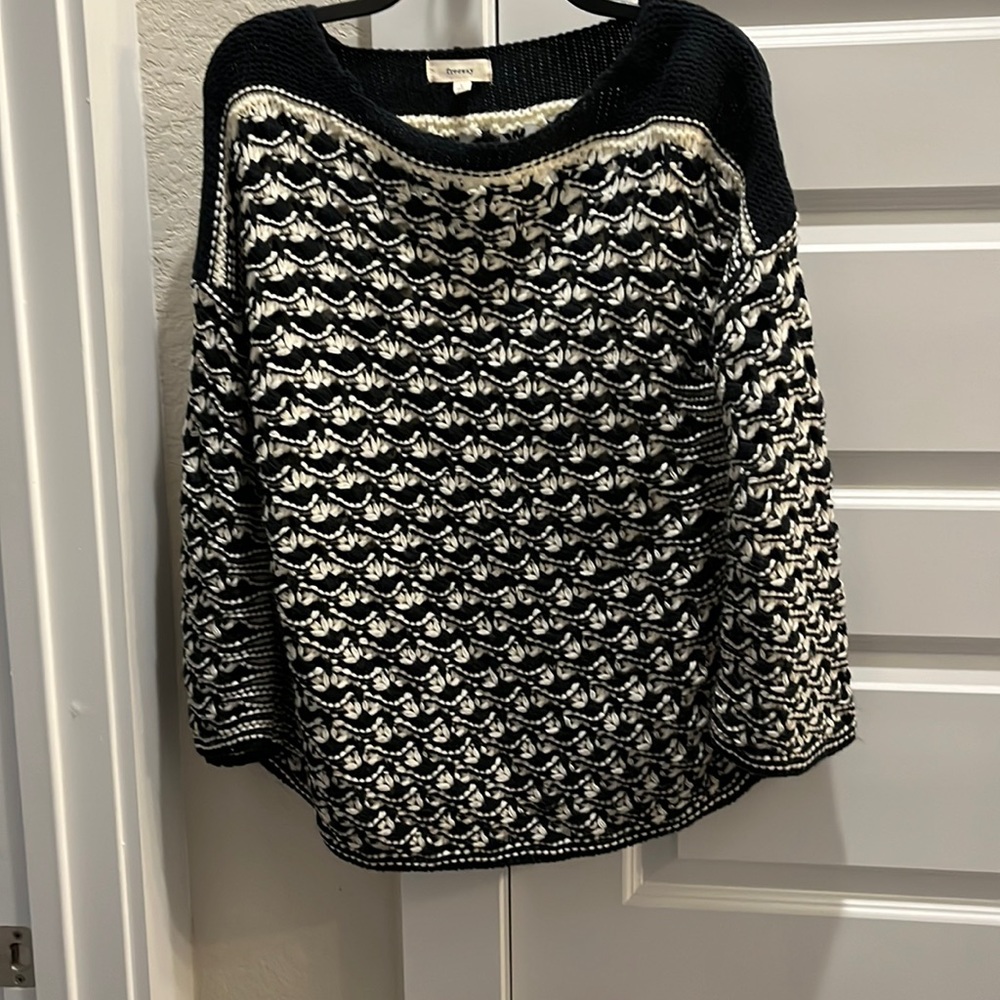 Freeway wool blend knitted sweater. Navy blue and white